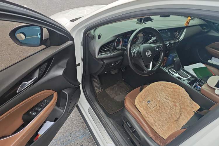 Used Buick Regal 2017 20T Elite Edition Interior 3