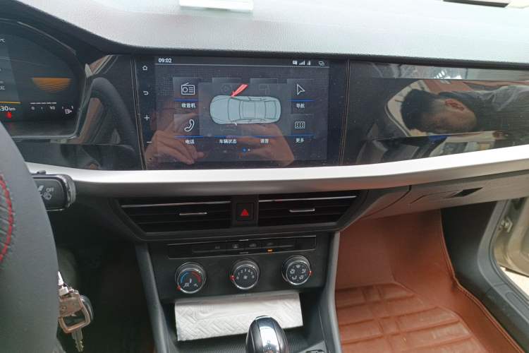 Used Volkswagen Lavida 2022 1.5L Automatic Comfort Edition Audio And AC Panel