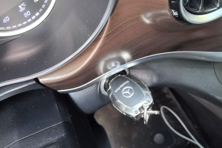 Used Mercedes-Benz V-Class 2021 V 260 Avantgarde Edition
