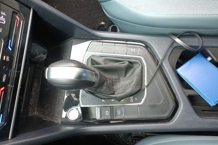 Used Volkswagen Tharu 2023 300TSI Two-Wheel-Drive Moonlight Edition Gear Lever