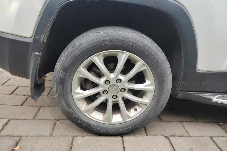 Used Jeep Cherokee 2019 2.0T Two-Wheel Drive Smart Enjoyment Version China VI
