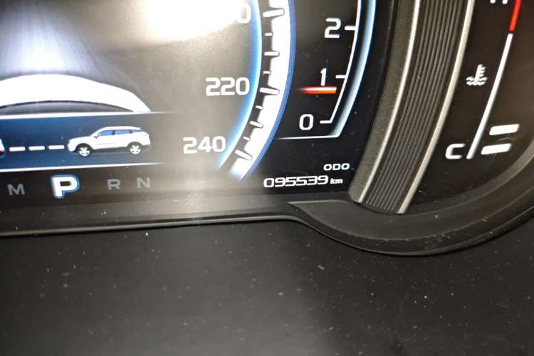 Used Geely Auto Emgrand X7 Sport 2016 1.8TD Automatic All-Wheel-Drive ZhiZun Edition Odometer Close Up