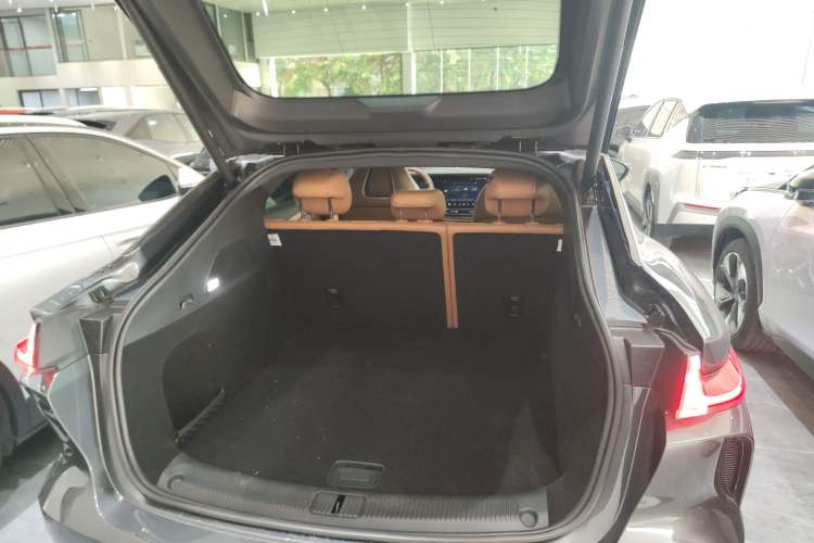 Used Rising R7 2023 Rear-Drive Screen King Edition