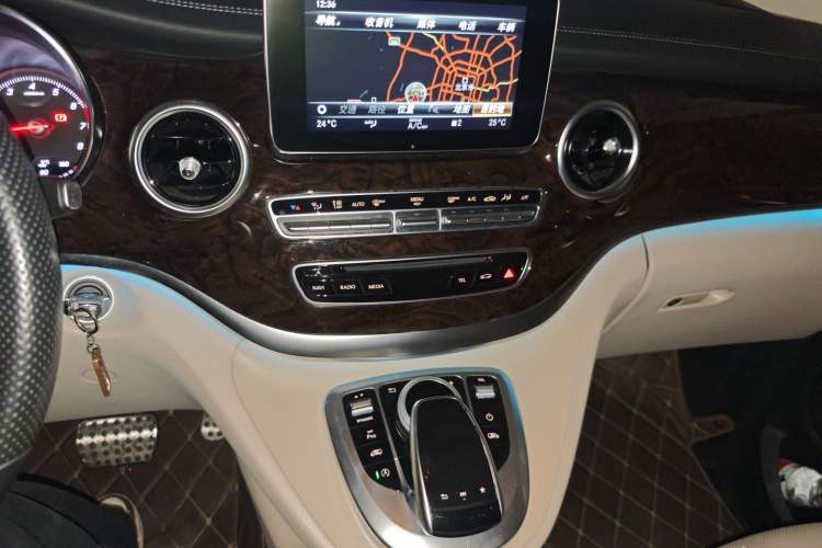 Used Mercedes-Benz V-Class 2018 V 260 L Prestige Extended Version China V Audio And AC Panel