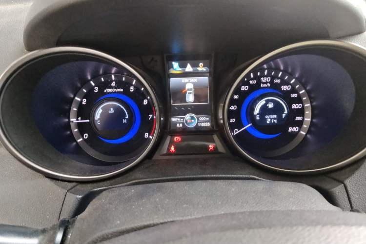 Used CHANGAN CS75 2014 2.0L Manual Luxury Version China IV Standard