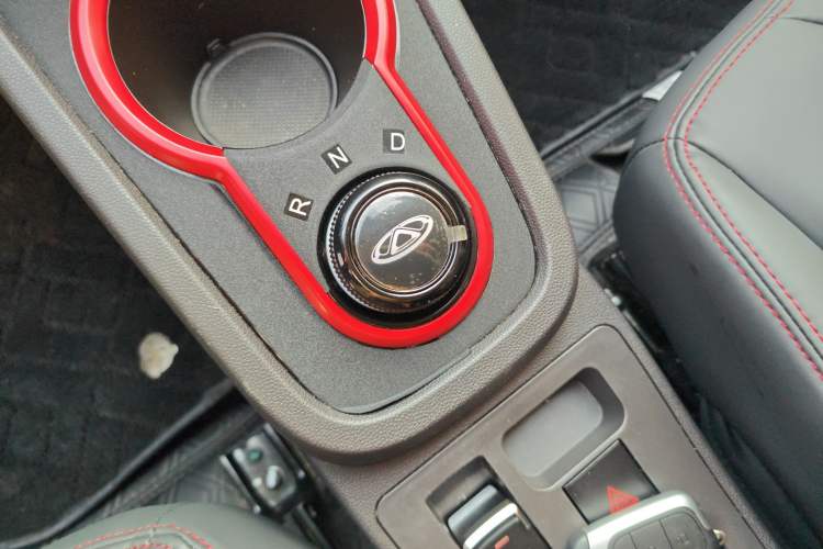 Used Chery Little Ant 2022 Revised Version Sweet Pink Edition Half-Sugar Version Lithium Iron Phosphate 30.7 kWh 30 kW 301 km
