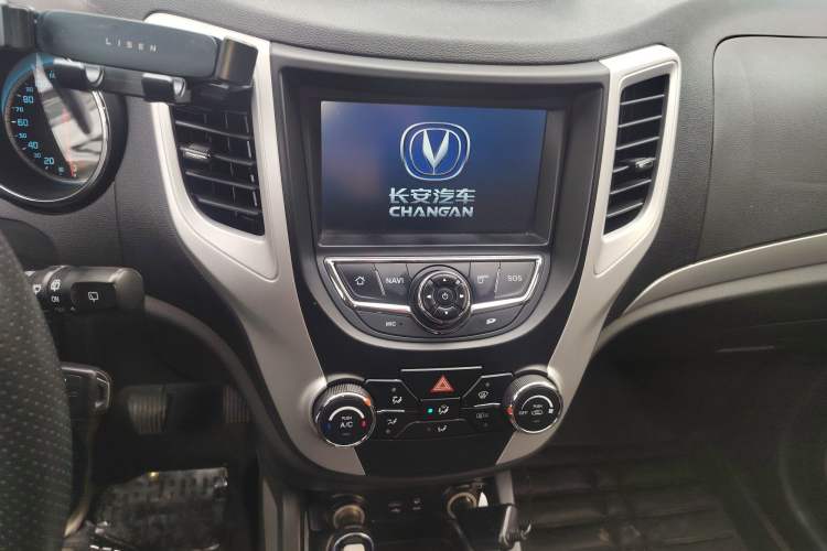 Used CHANGAN CS35 2015 1.6L Manual Luxury Model China IV Standard Audio And AC Panel