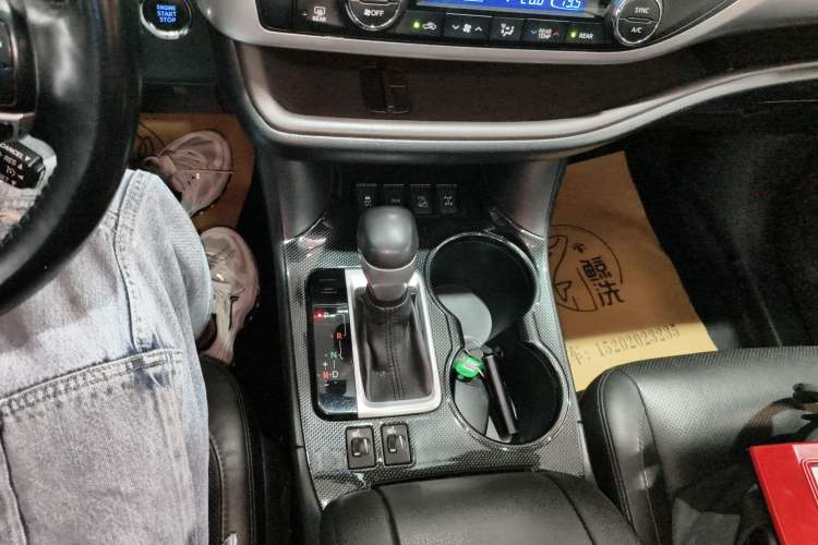 Used Toyota Highlander 2015 2.0T Four-Wheel Drive Luxury Edition 7-Seater Gear Lever