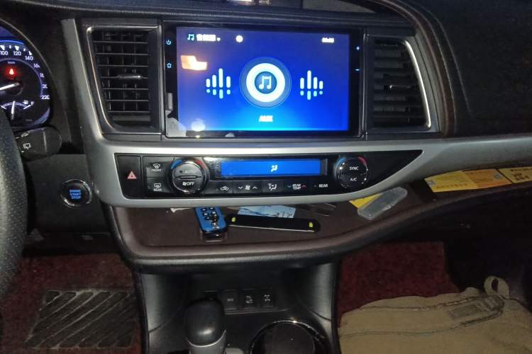 Used Toyota Highlander 2018 2.0T Four-Wheel Drive Prestige Version 7 Seats China V Emission Standard Audio And AC Panel