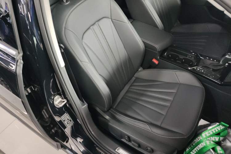 Used Volkswagen Passat 2025 Outstanding Model 380TSI Starry Dragon Glorious Edition
