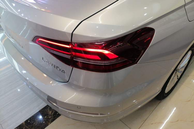 Used Volkswagen Lavida 2021 1.5L Automatic Comfort Edition Right Rear Taillight