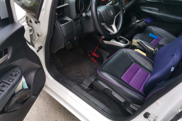 Used Honda Fit 2014 1.5L SE CVT Fashion Model Driver Seat