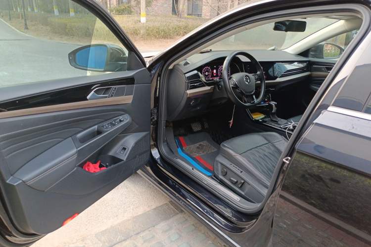 Used Volkswagen Passat 2020 Revised Version 330TSI Luxury Edition China VI Standard