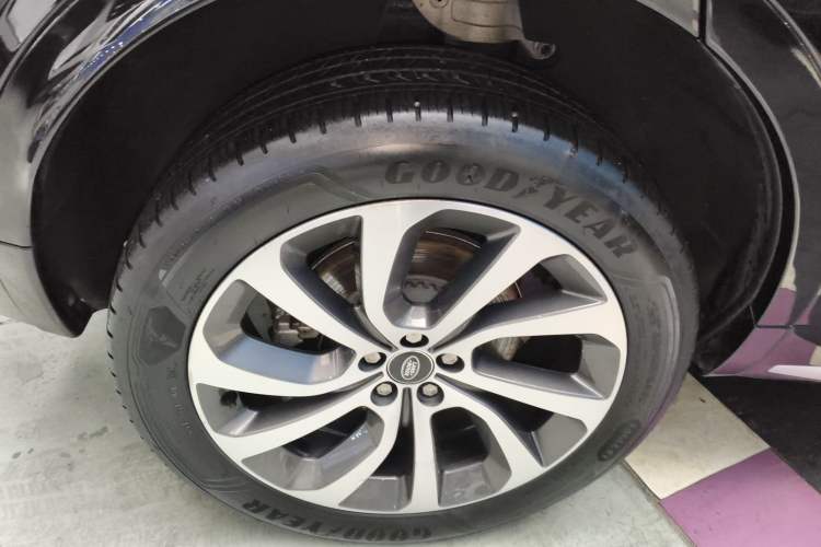 Used Land Rover Discovery Sport New Energy 2024 1.5T P300e Plug-in Hybrid Electric Version Right Rear Wheel Hub