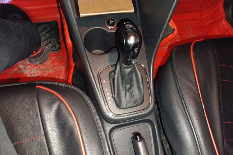 Used Volkswagen Polo 2014 1.6L Automatic Comfort Edition Gear Lever