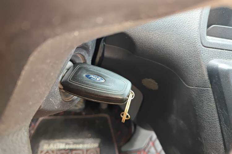 Used Ford Transit 2017 2.0T Gasoline Automatic Multi-Function Commercial Vehicle Mid-Drive Mid-Roof China V-standard