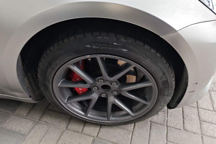 Used Tesla Model 3 2021 Standard Range Rear-Drive Upgraded Version Right Front Wheel Hub