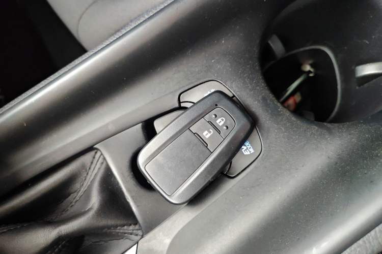 Used Toyota C-HR 2023 2.0L Smart Electric Hybrid Dual-Engine Comfort Version
