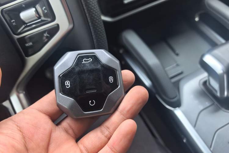 Used JETOUR Traveler 2024 2.0T All-Wheel-Drive CrossPRO+ Entertainment Edition Vehicle Key