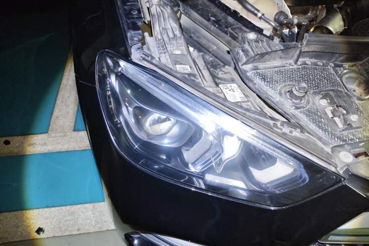 Used Mercedes-Benz GLE 2020 GLE 350 4MATIC Luxury Model Right Front Headlight