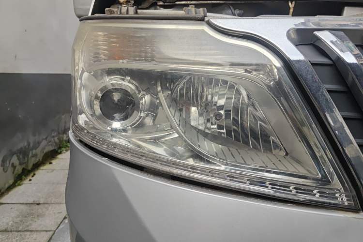 Used CHANGAN KAICHENG Ruixing M80 2014 1.5L Comfort Model 4G15S Right Front Headlight