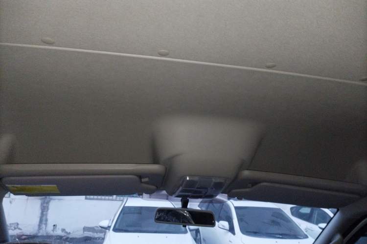 Used SAIC MAXUS Xintu V80 2023 2.0T Manual Classic Aoyuntong Short Wheelbase Mid-Roof 5/6-Seater