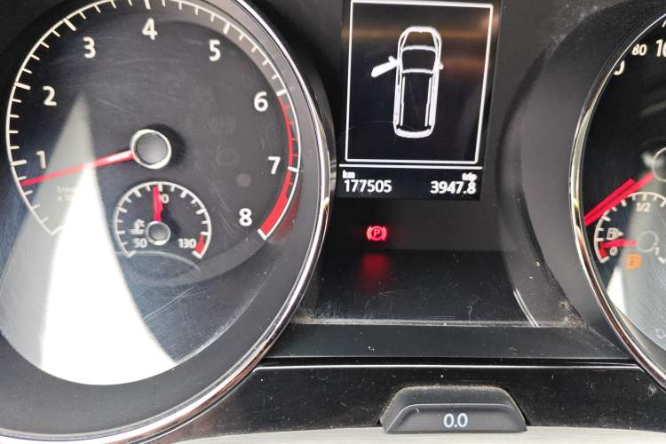 Used Volkswagen Touran 2016 Volkswagen Touran L 280TSI DSG Comfort Edition Odometer Close Up