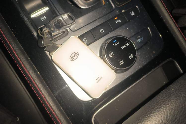 Used BYD Tang New Energy 2018 DM 2.0T All-Wheel Drive Smart Connect & Enjoyment Model 7 Seats China V Emission Standard