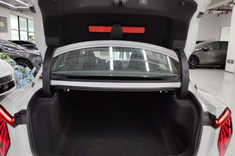 Used Hongqi EH7 2024 690 Pro Trunk