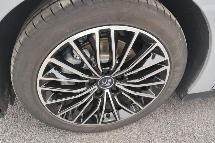 Used BYD Han 2025 DM-i Intelligent Driving Edition 125KM LiDAR Flagship Model
