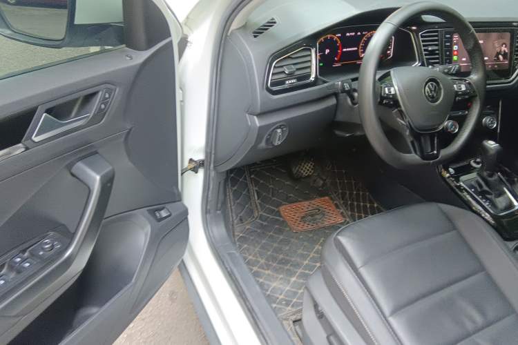 Used Volkswagen T-ROC 2021 280TSI DSG Two-Wheel Drive Comfort Connect Edition
