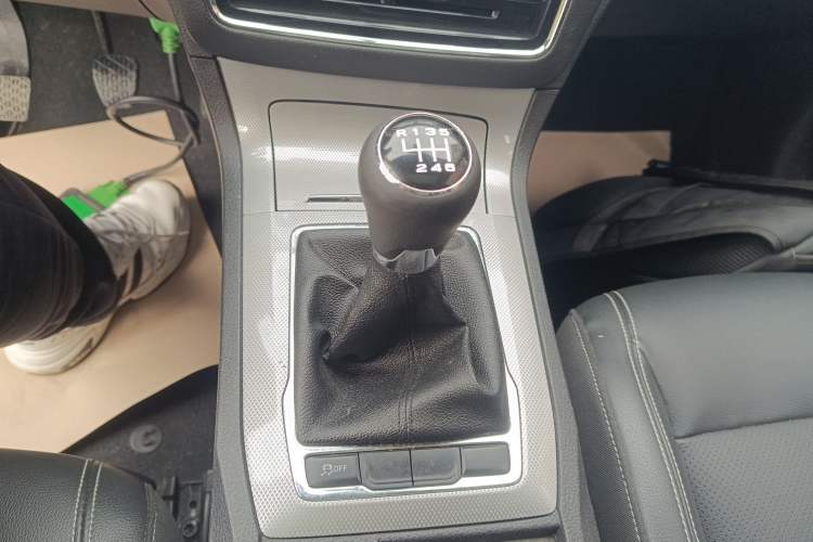 Used Roewe RX5 2018 20T Two-Wheel Drive Manual Flagship Edition