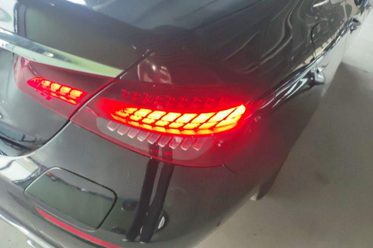 Used Mercedes-Benz E-Class New Energy 2023 E 350 e L Plug-in Hybrid Sedan
