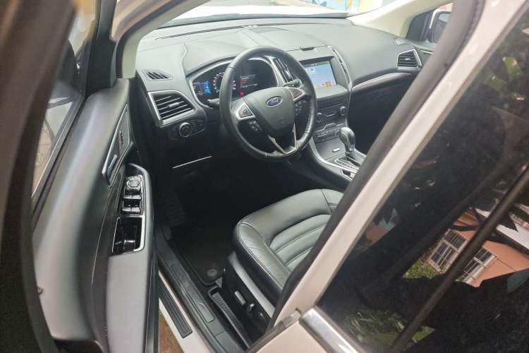 Used Ford Edge 2015 2.0T GTDi 4x4 High-Grade Model
