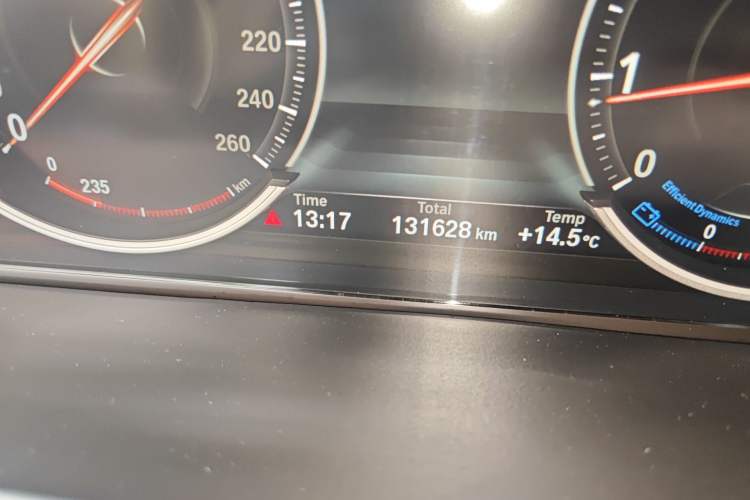 Used BMW X5 2017 xDrive28i Odometer Close Up