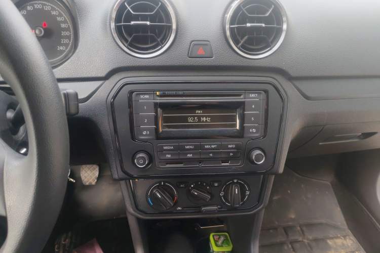 Used Volkswagen Jetta 2017 1.4L Manual Fashion Edition Audio And AC Panel