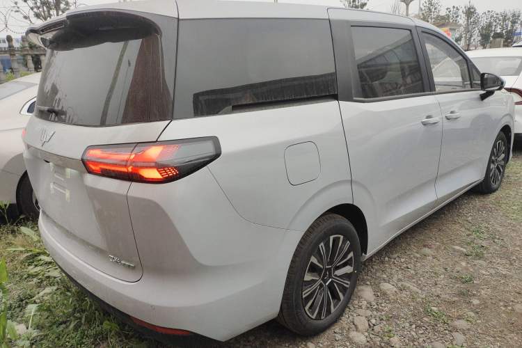 Used Wuling Wuling Starlight 730 2025 Model Plug-in Hybrid 125km Luxury Edition