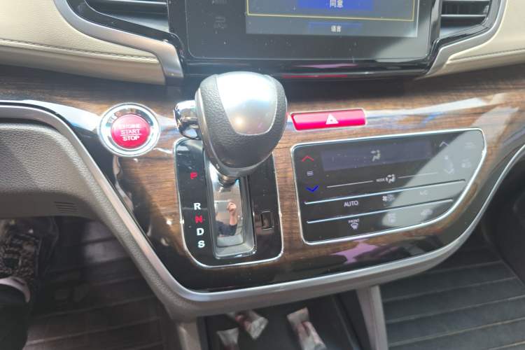 Used Honda Odyssey 2015 Revised 2.4L Luxury Edition Gear Lever