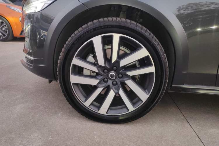 Used Volvo V90 2021 Cross Country B5 AWD Prestige Edition