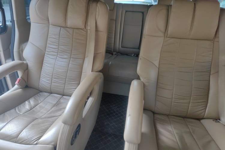 Used Mercedes-Benz Vito 2011 2.5L 7-seater executive version Left Rear Seat