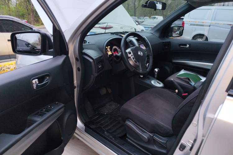 Used Dongfeng Fengdu MX6 2015 2.0L CVT Two-Wheel Drive Excellence Edition Driver Seat