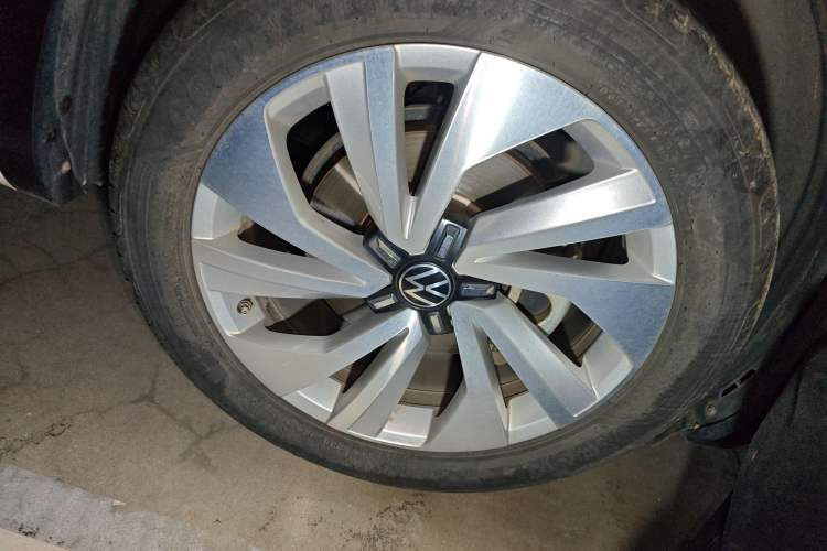Used Volkswagen Tayron X 2020 330TSI Two-Wheel Drive Luxury Smart Connectivity Version Right Front Wheel Hub