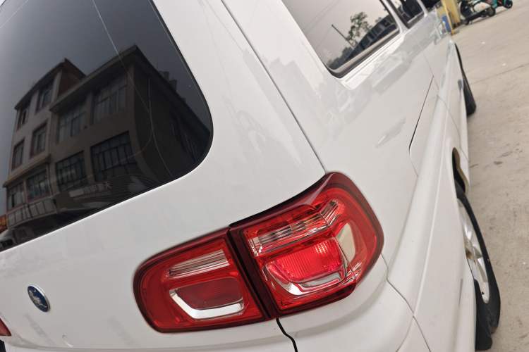 Used FORTHING Lingzhi M5 2022 Passenger Version Standard Model 7-Seater Right Rear Taillight