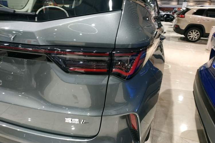 Used Geely Auto Jiajie 2023 Geely Jiaji L 1.5TD DCT Luxury Model
