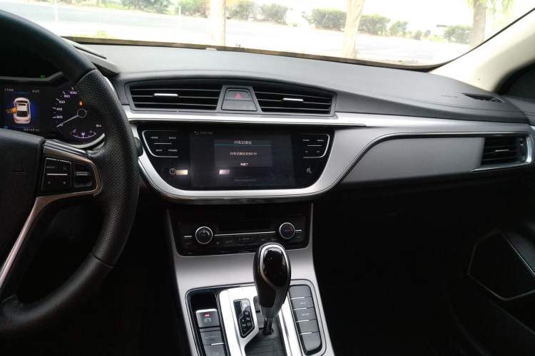 Used Geely Auto Emgrand GL 2018 1.8L DCT Elite Smart Connectivity Version Audio And AC Panel