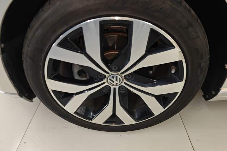 Used Volkswagen Magotan 2019 330TSI DSG Luxury Model China V Standard Exterior 4