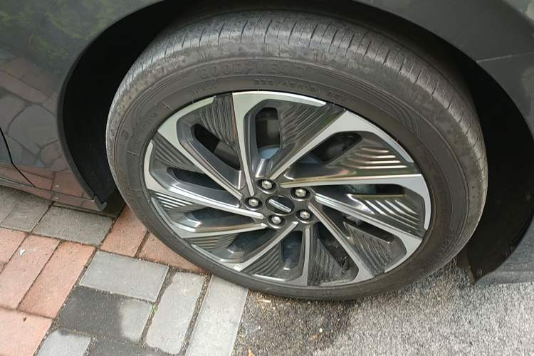 Used Lincoln Z 2024 2.0T Two-Wheel Drive Luxury Hybrid Version Right Front Wheel Hub