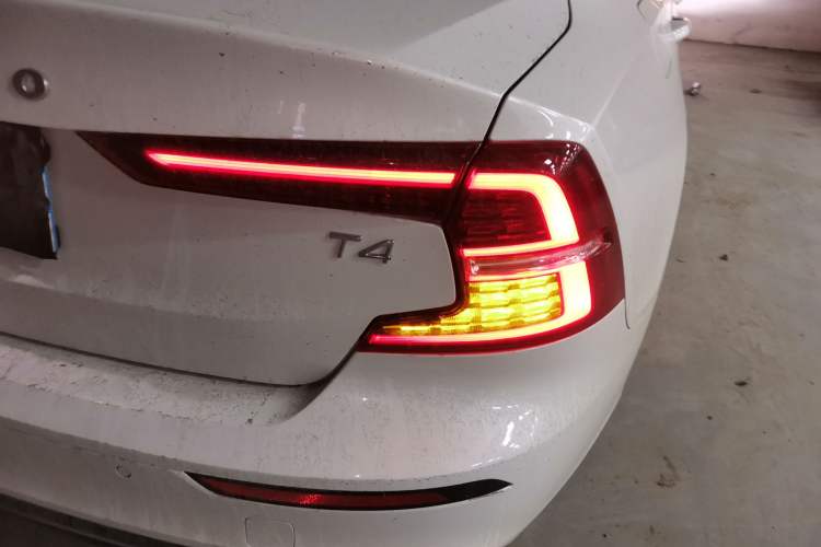 Used Volvo S60 2021 T4 Zhiyi Luxury Edition Right Rear Taillight