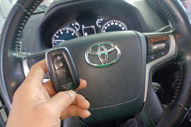 Used Toyota Prado 2019 3.5L Automatic TX-L Deluxe Edition with Rear-Mounted Spare Tire Vehicle Key