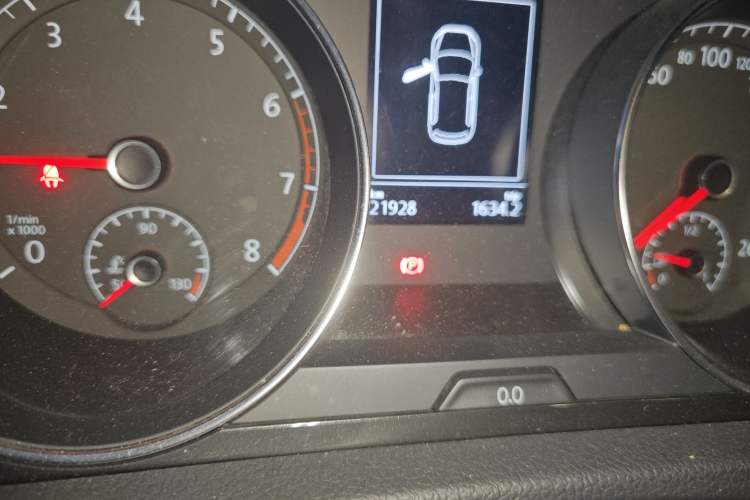 Used Volkswagen Golf 2019 1.6L Automatic Comfort Model China V Standard Odometer Close Up